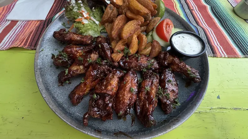 Wing Tag im Los Compañeros